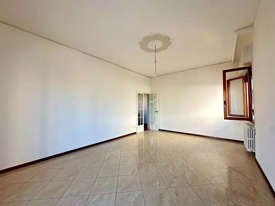 Immagine 1 di Casa bifamiliare in affitto  a Lucca