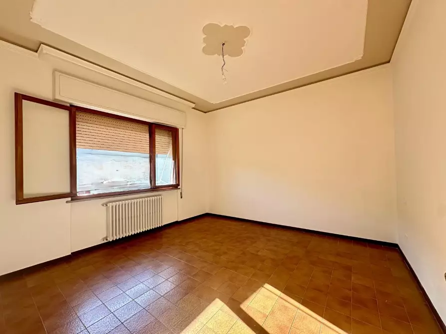 Immagine 13 di Casa bifamiliare in affitto  a Lucca