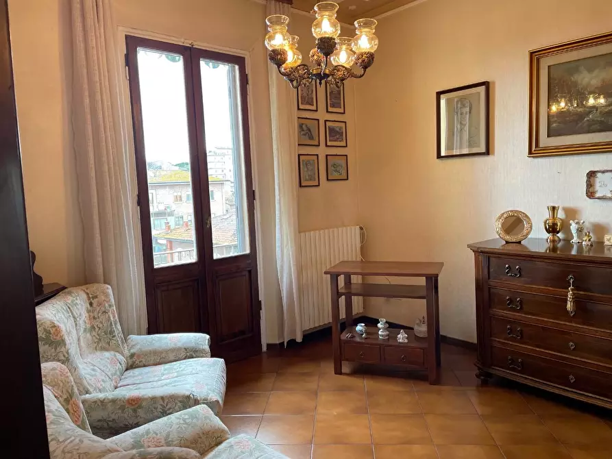 Immagine 9 di Appartamento in vendita  a Siena