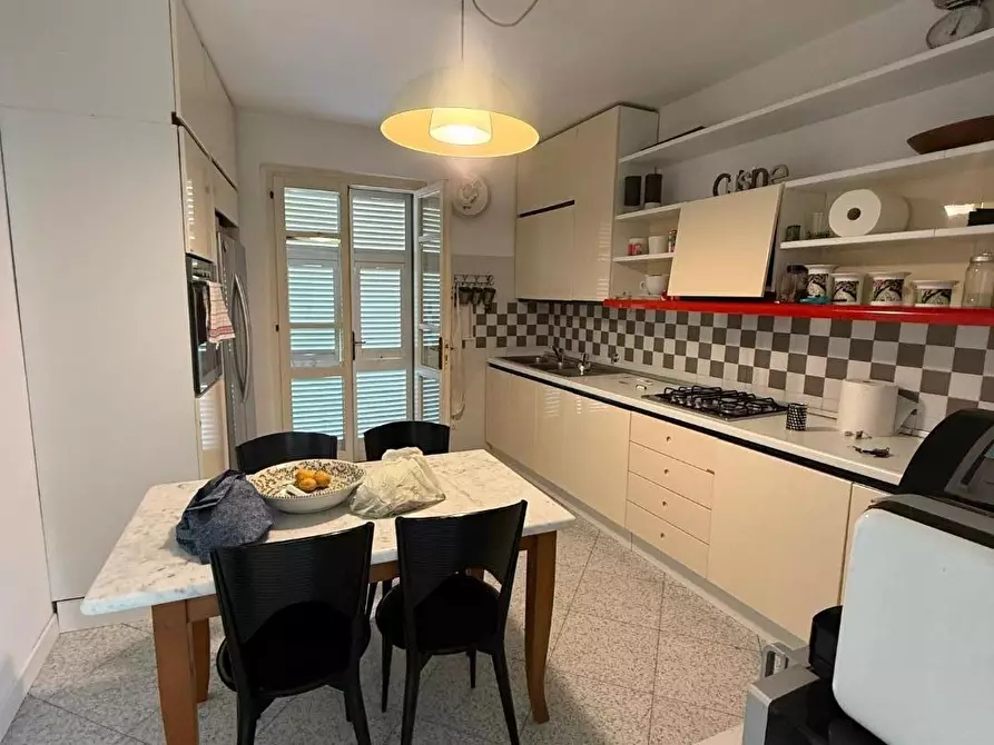 Immagine 7 di Villa in vendita  a Massa