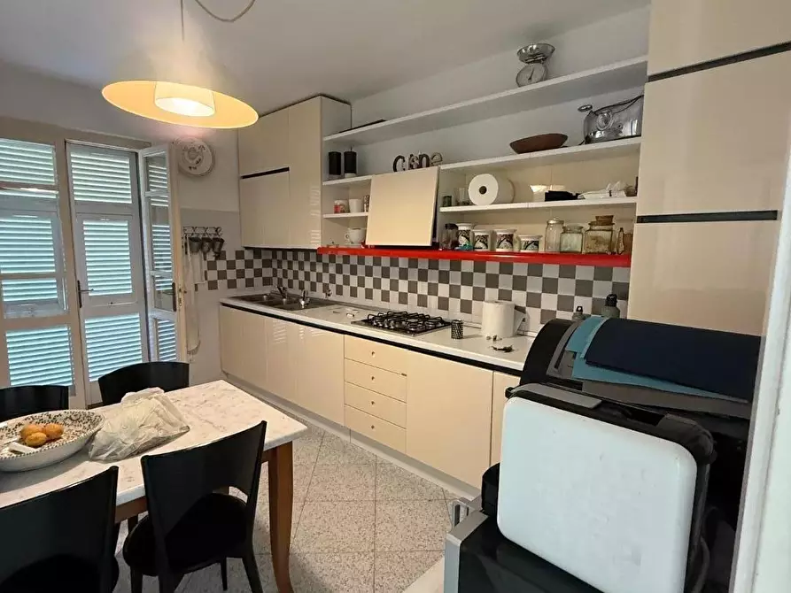 Immagine 8 di Villa in vendita  a Massa