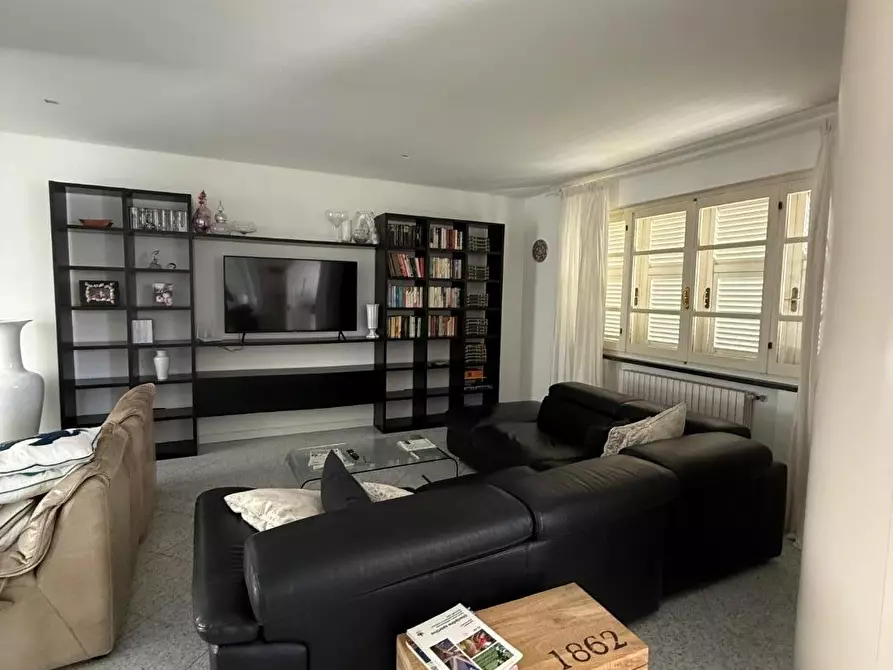 Immagine 5 di Villa in vendita  a Massa