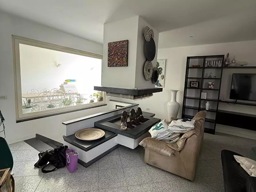 Immagine 6 di Villa in vendita  a Massa