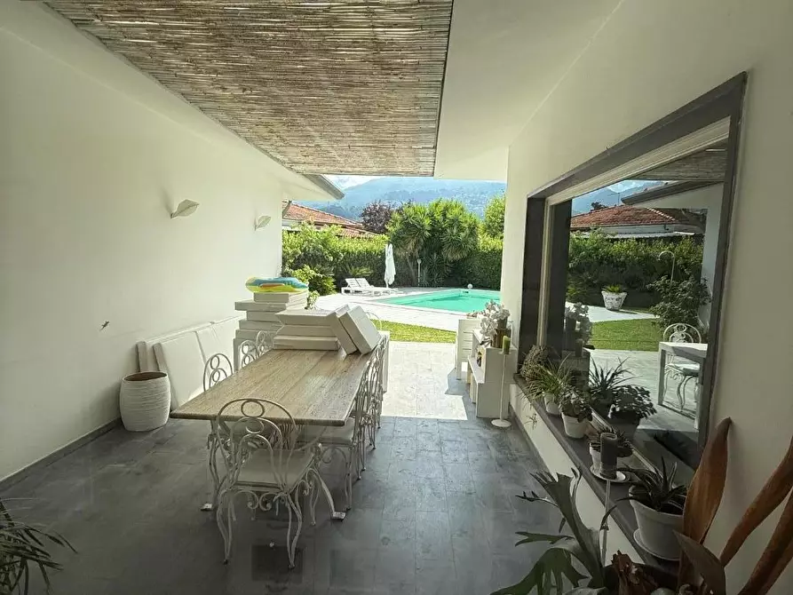 Immagine 9 di Villa in vendita  a Massa