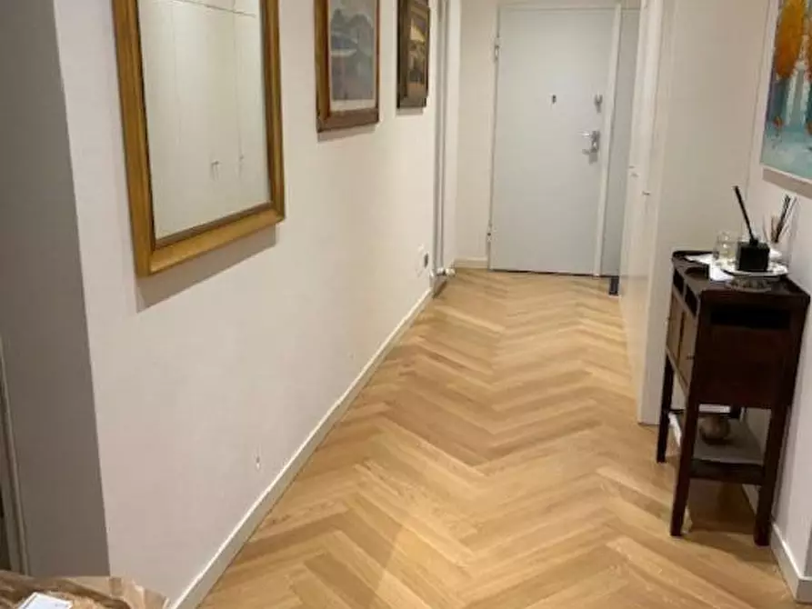 Immagine 1 di Appartamento in vendita  a Siena