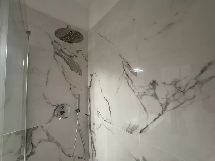 Immagine 13 di Appartamento in vendita  a Siena