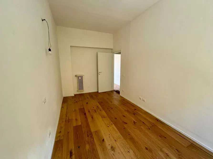 Immagine 17 di Appartamento in vendita  a Siena