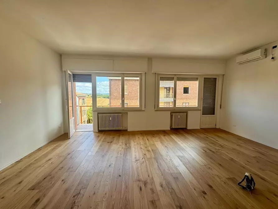 Immagine 1 di Appartamento in vendita  a Siena