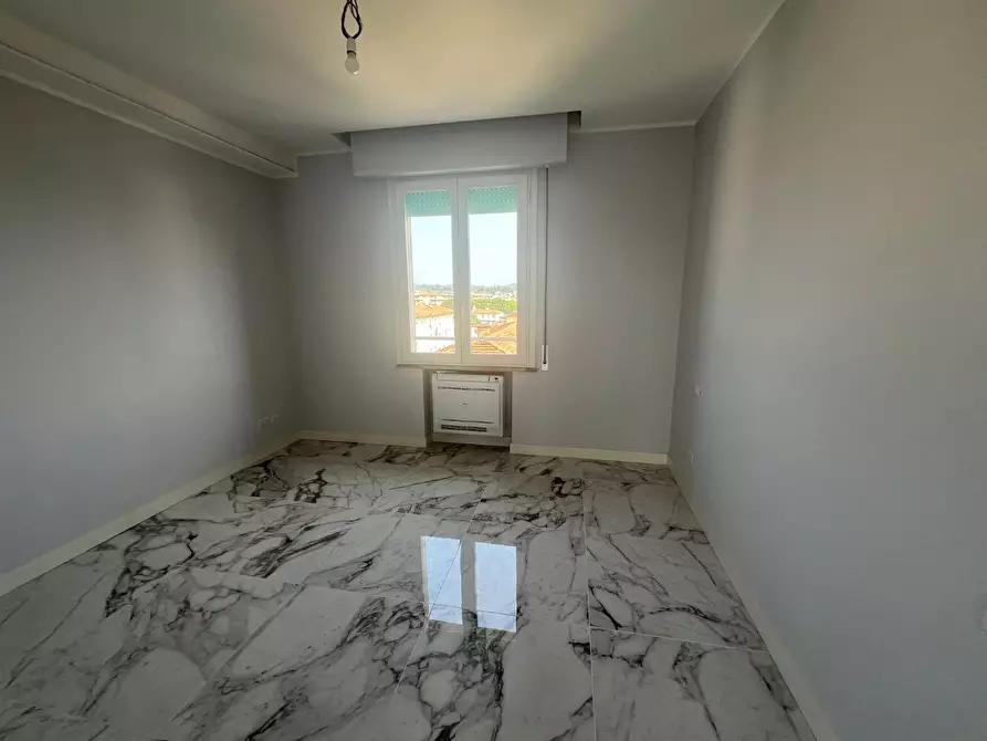 Immagine 11 di Mansarda in affitto  a Empoli