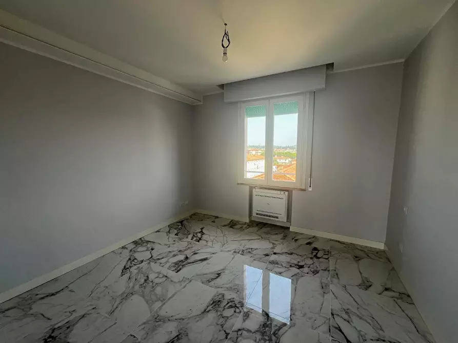 Immagine 12 di Mansarda in affitto  a Empoli