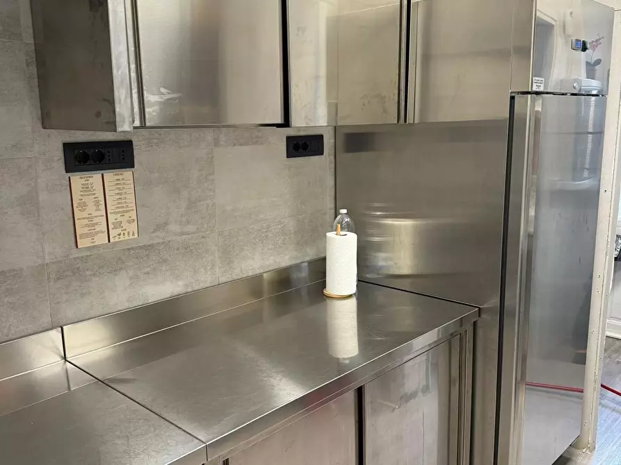 Immagine 7 di Attività commerciale in vendita  a Torino