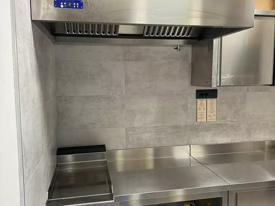 Immagine 11 di Attività commerciale in vendita  a Torino