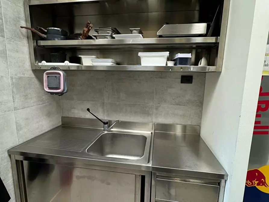 Immagine 10 di Attività commerciale in vendita  a Torino