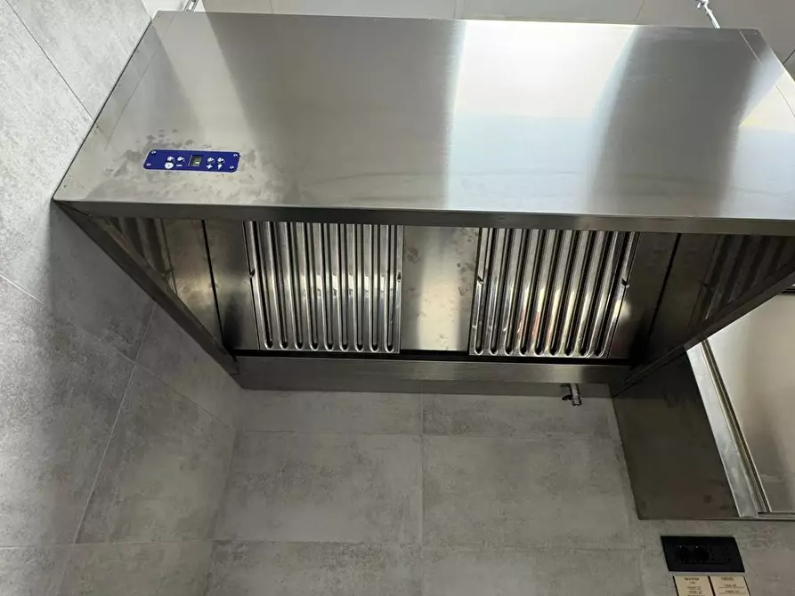 Immagine 12 di Attività commerciale in vendita  a Torino