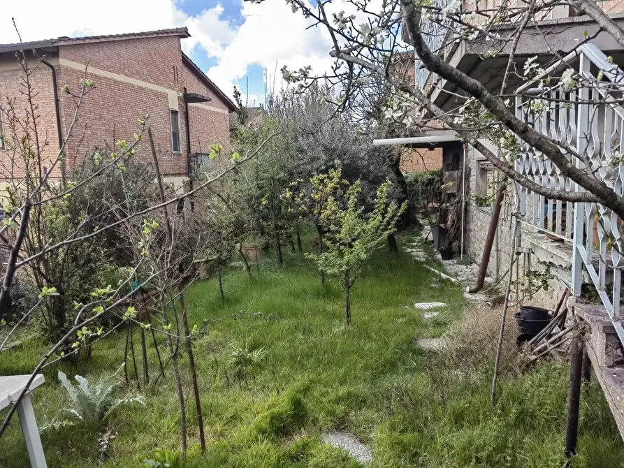 Immagine 45 di Appartamento in vendita  a Siena