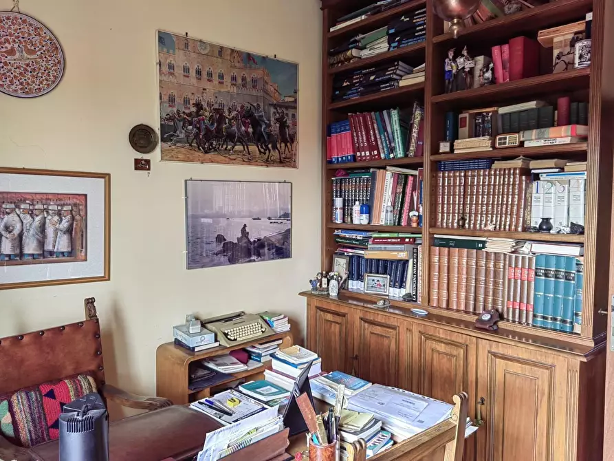 Immagine 13 di Appartamento in vendita  a Siena