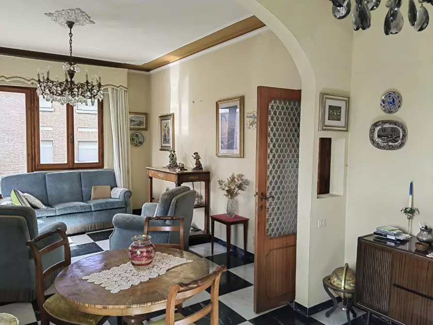 Immagine 2 di Appartamento in vendita  a Siena