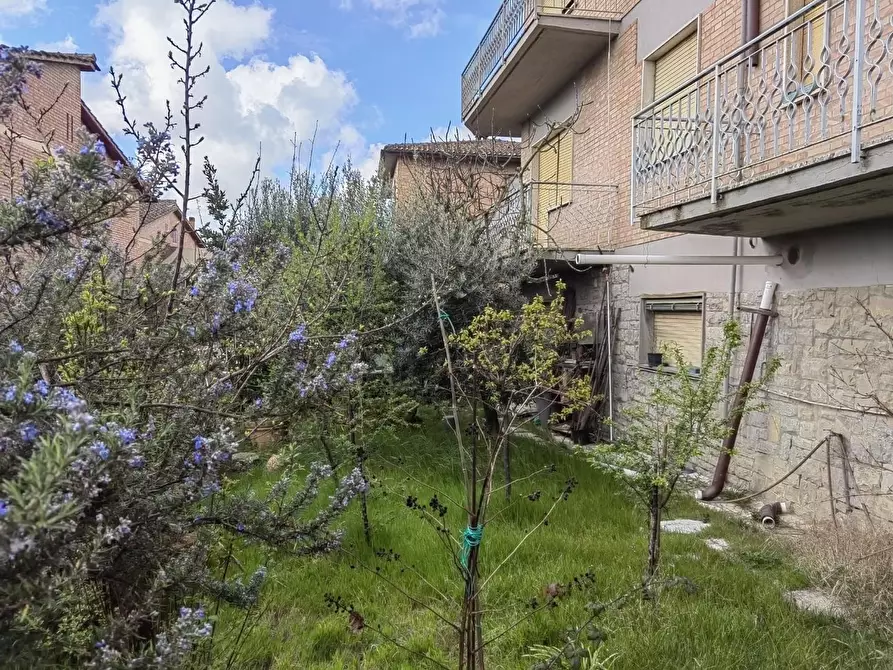 Immagine 17 di Appartamento in vendita  a Siena