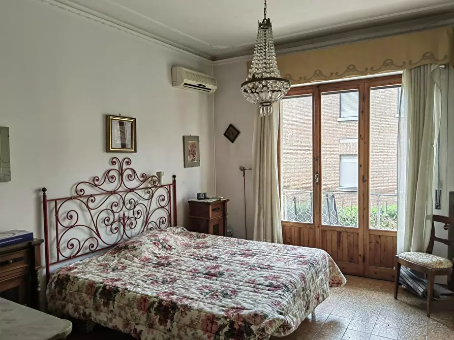 Immagine 16 di Appartamento in vendita  a Siena