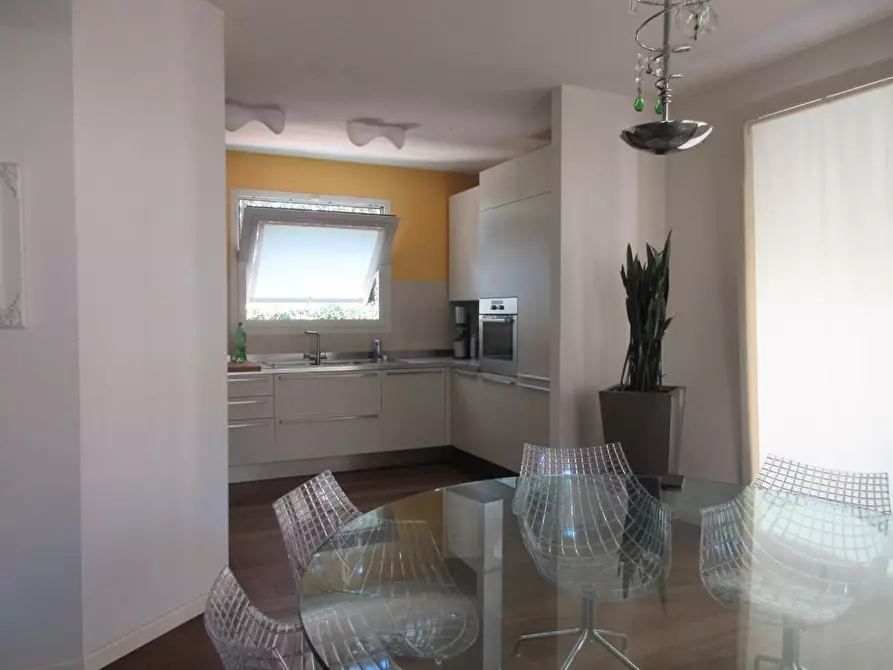 Immagine 6 di Villa in vendita  a Capraia E Limite