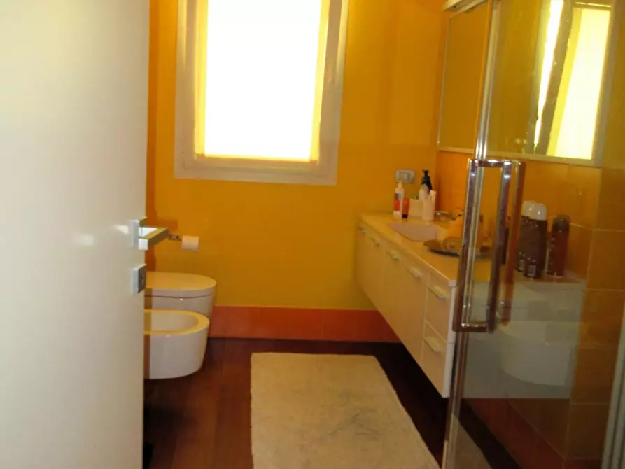 Immagine 13 di Villa in vendita  a Capraia E Limite