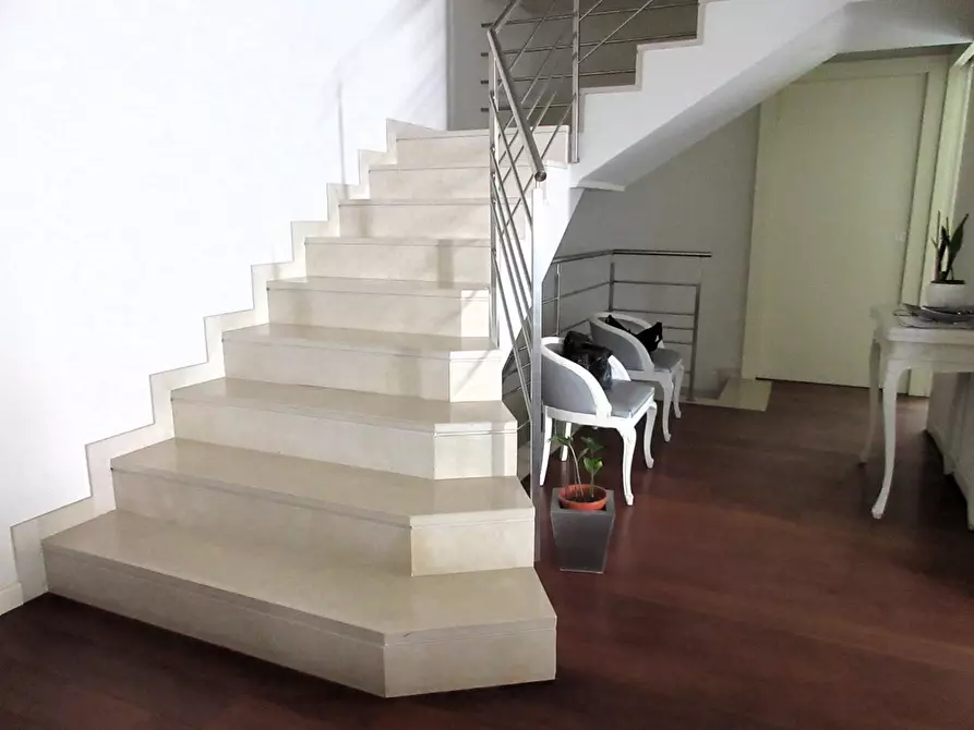 Immagine 8 di Villa in vendita  a Capraia E Limite