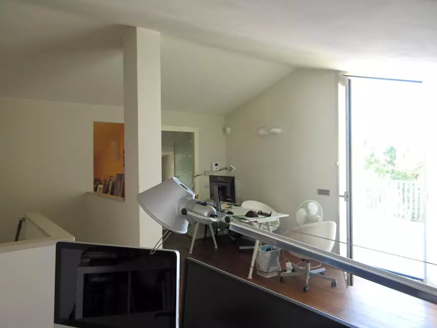 Immagine 17 di Villa in vendita  a Capraia E Limite