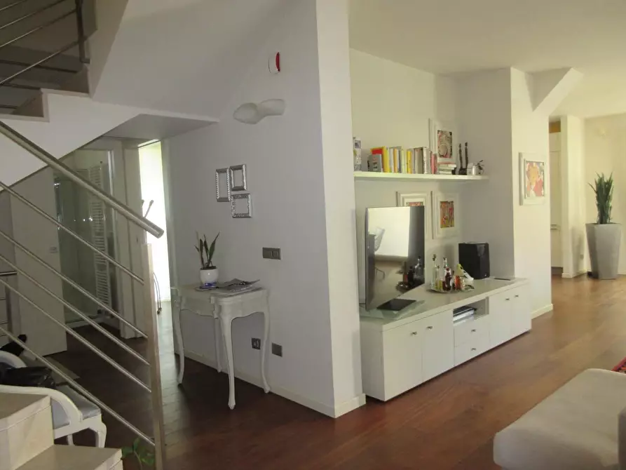 Immagine 7 di Villa in vendita  a Capraia E Limite