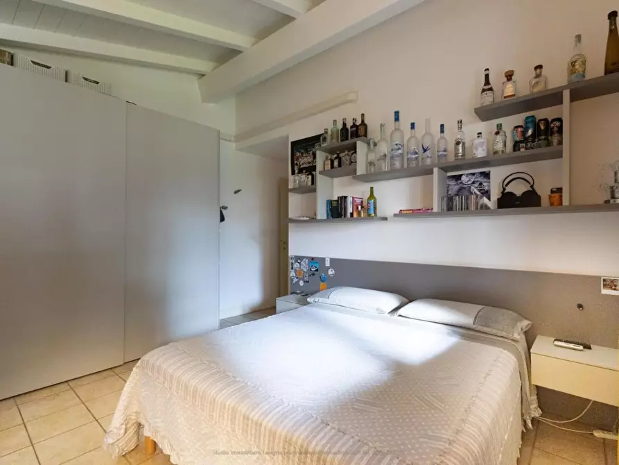 Immagine 70 di Villa in vendita  a Viareggio