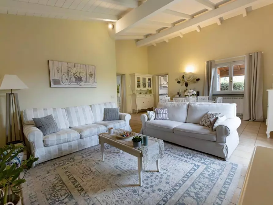 Immagine 33 di Villa in vendita  a Viareggio