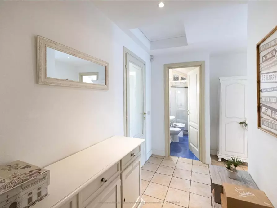 Immagine 47 di Villa in vendita  a Viareggio