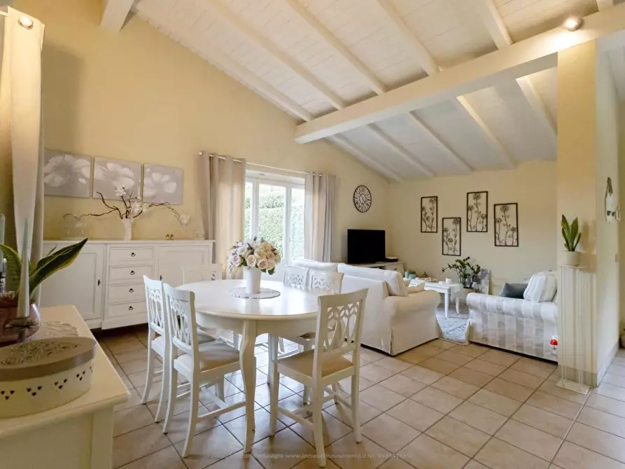 Immagine 28 di Villa in vendita  a Viareggio