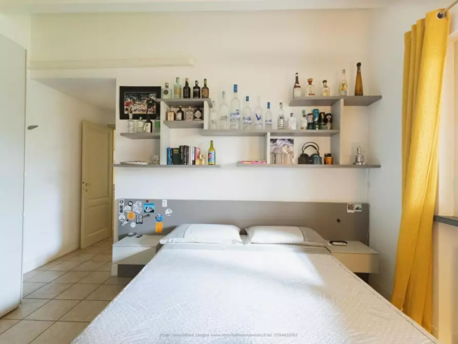 Immagine 71 di Villa in vendita  a Viareggio