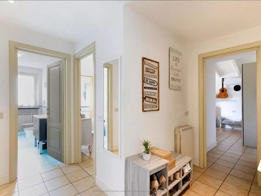 Immagine 46 di Villa in vendita  a Viareggio