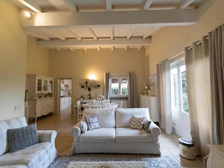 Immagine 35 di Villa in vendita  a Viareggio