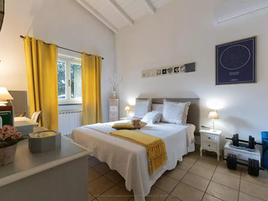 Immagine 50 di Villa in vendita  a Viareggio