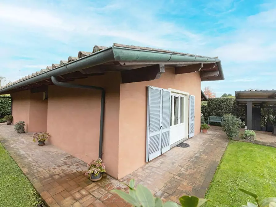 Immagine 9 di Villa in vendita  a Viareggio