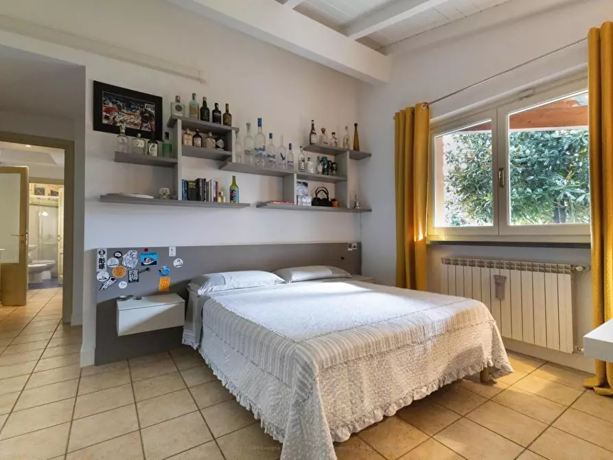 Immagine 69 di Villa in vendita  a Viareggio