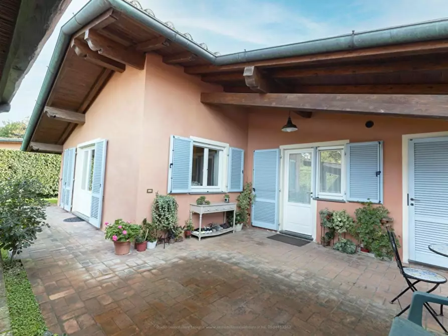 Immagine 20 di Villa in vendita  a Viareggio