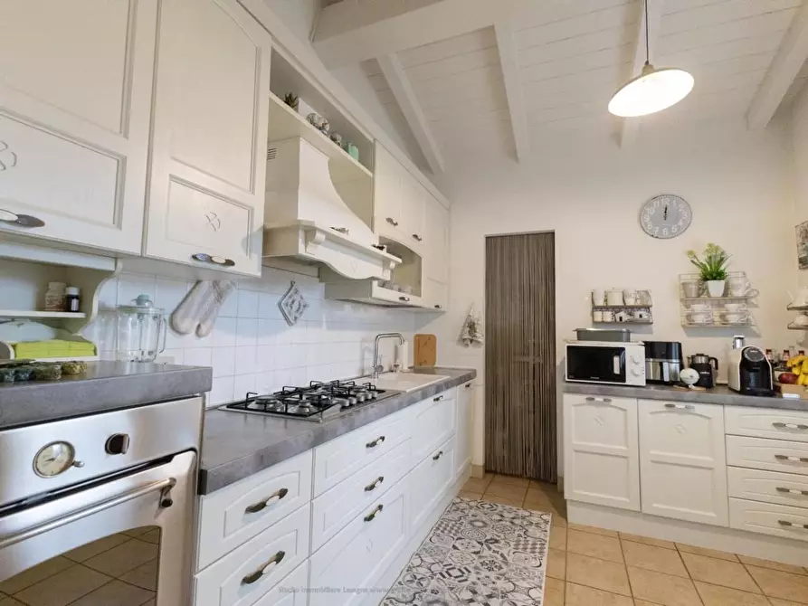 Immagine 41 di Villa in vendita  a Viareggio