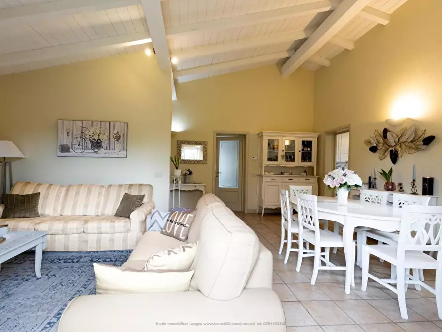 Immagine 37 di Villa in vendita  a Viareggio