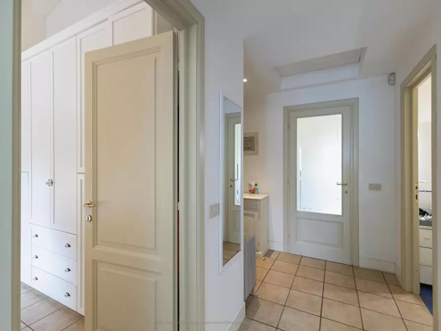 Immagine 48 di Villa in vendita  a Viareggio