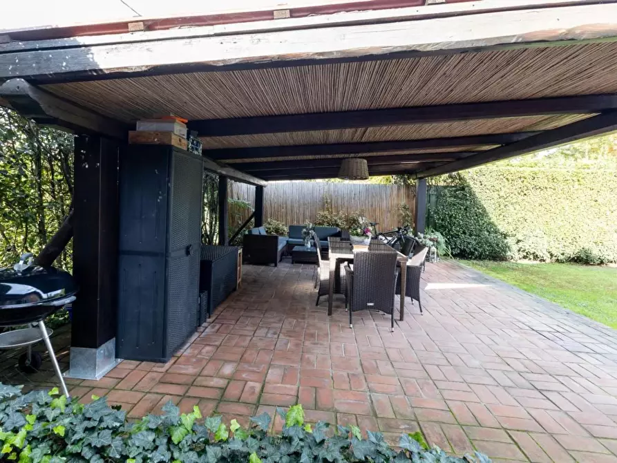 Immagine 15 di Villa in vendita  a Viareggio