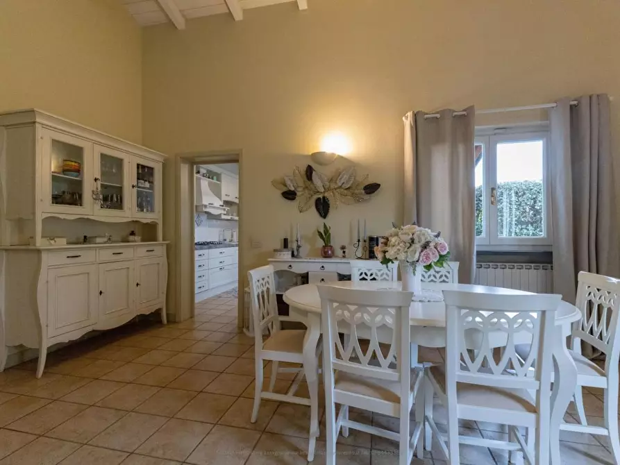 Immagine 40 di Villa in vendita  a Viareggio