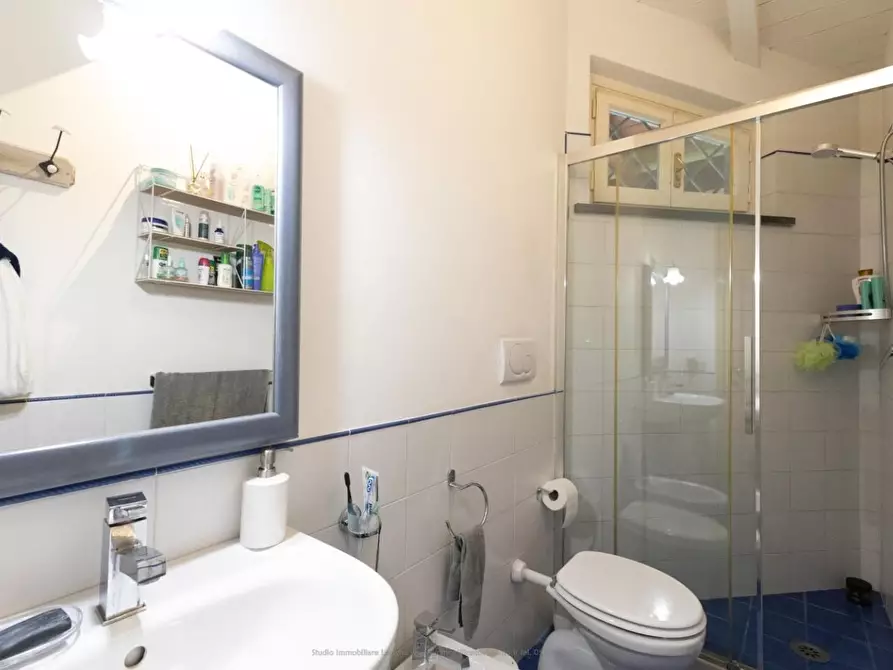 Immagine 79 di Villa in vendita  a Viareggio