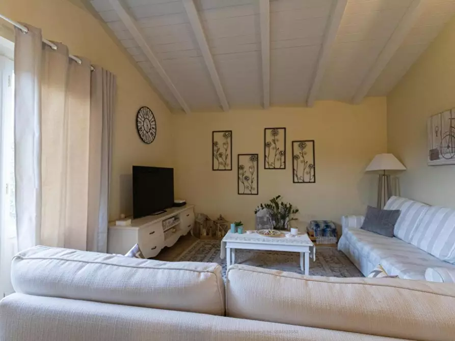 Immagine 38 di Villa in vendita  a Viareggio