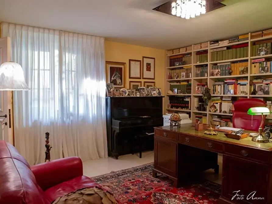 Immagine 48 di Villa in vendita  a Lucca