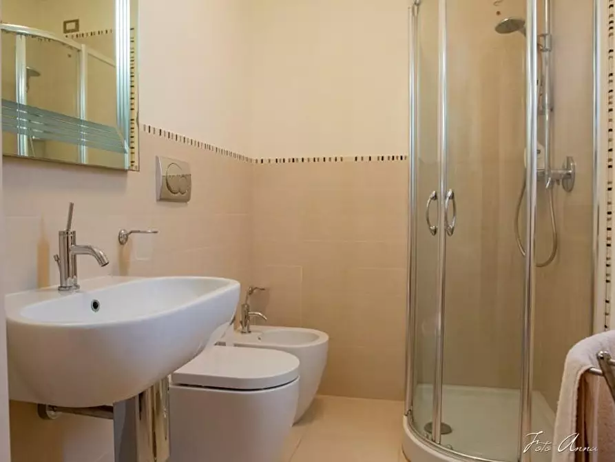 Immagine 49 di Villa in vendita  a Lucca