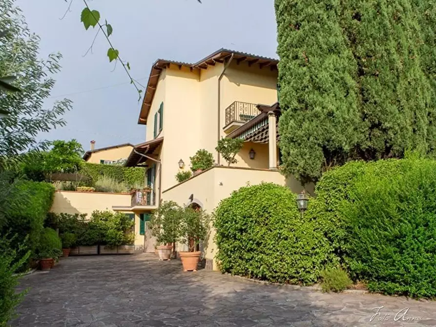 Immagine 23 di Villa in vendita  a Lucca