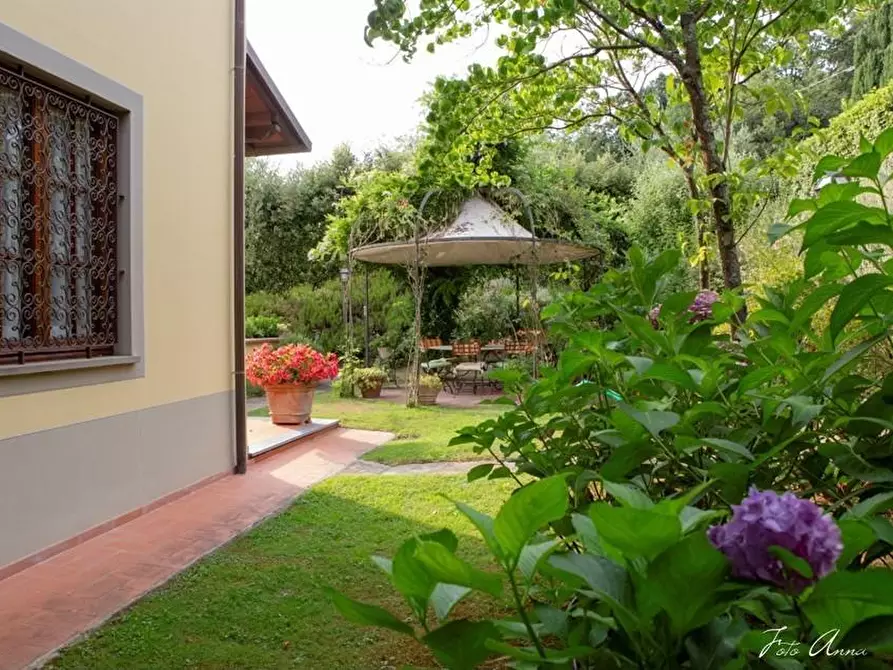 Immagine 19 di Villa in vendita  a Lucca